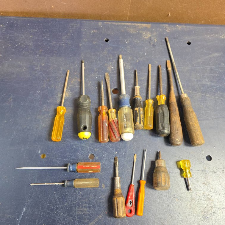 (17) Screwdrivers Including Phillips, Flathead, Craftsman, Wood and Plastic Handles