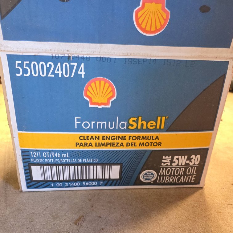 Case of 12 Unopened FormulaShell 5W-30 SAE Motor Oil Bottles Clean Engine Formula 946 mL Each