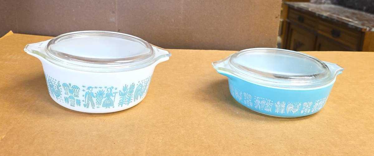 Two Pyrex Amish Butter Print Glass Dishes With Lids, Largest One and a Half Pints Capacity