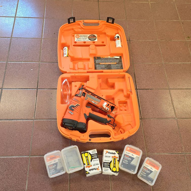 Paslode 16 Ga Cordless Li-Ion Angled Finish Nailer Kit With Case, Nails, Fuel Cells, Missing Battery/Charger