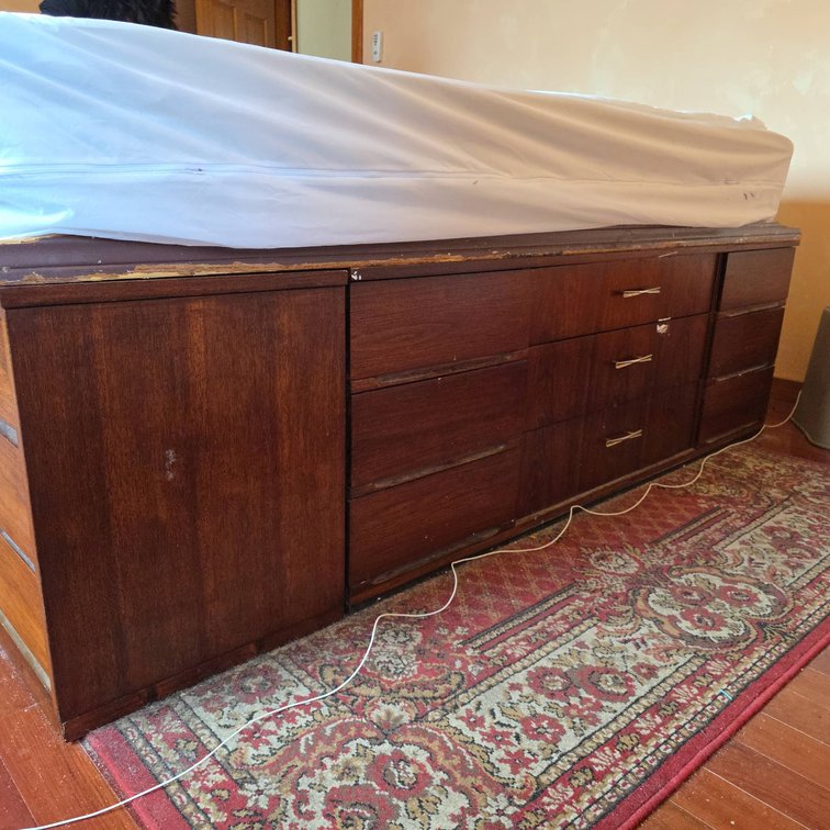Bassett Furniture & Harmony House 3 Piece Platform Bed with Dresser Storage and Plywood Queen Sized Mattress Base