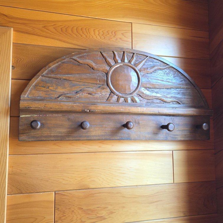 Wood Wall Rack With Sun Motif and Four Pegs, Semicircular Back, Hanging Hardware