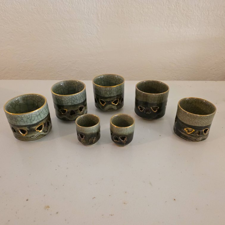 7 Crackle Glaze Ceramic Cups with Gold Horse Motif, Double Wall Construction, and Gold Accents