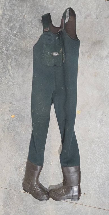 Frogg Toggs Thinsulate Chest Waders, Neoprene, Size 12, Green, Few Snags Noted, Rubber Boots Attached