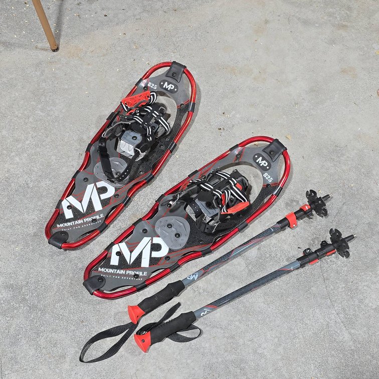 Mountain Profile 825 Snowshoes with Extendable Poles, 26-Inch Length, Good Condition