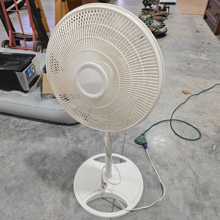 Lasko White Oscillating Pedestal Fan, Approximately 17 Inch, Tested Working, Good Condition