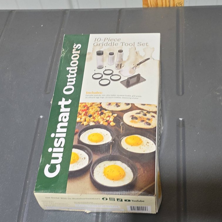 Cuisinart Outdoors 10-Piece Griddle Tool Set With Spatula, Bottles, Press, Shaker, Silicone Egg Rings