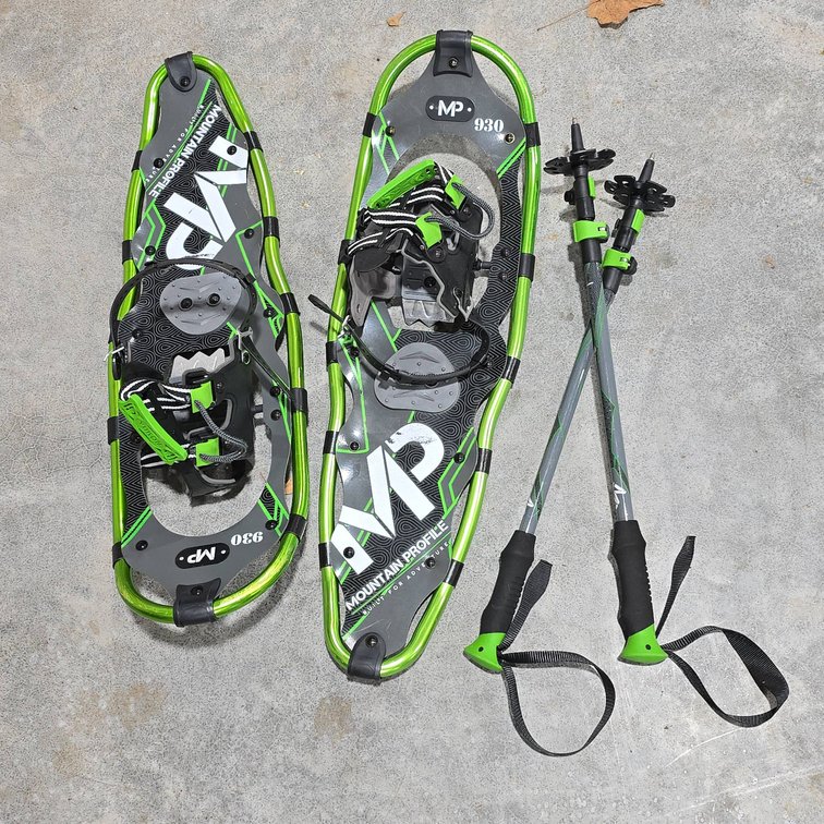Mountain Profile 930 Snowshoes With Adjustable Poles, Signs Of Use, Good Condition, 31" x 11"