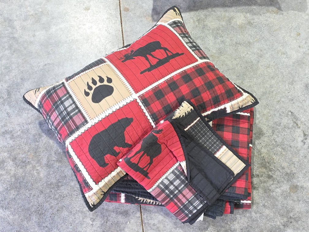 Rustic Twin Size Quilt With Wildlife Theme, Two Pillowcases, and One Extra Pillow Included