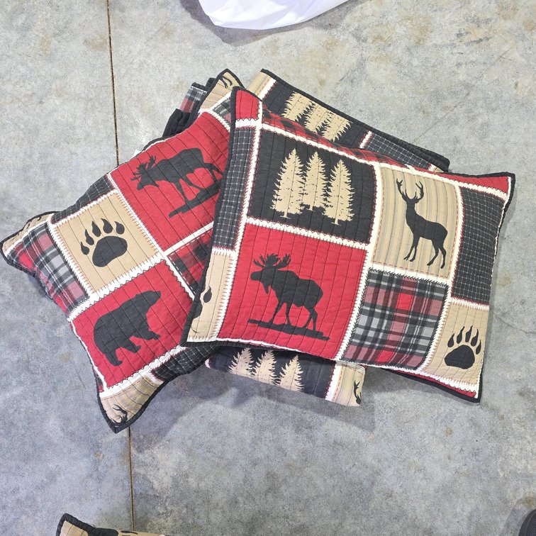 Queen Size Lodge-Themed Patchwork Quilt With Wildlife Motifs, Two Pillowcases, and Two Matching Pillows