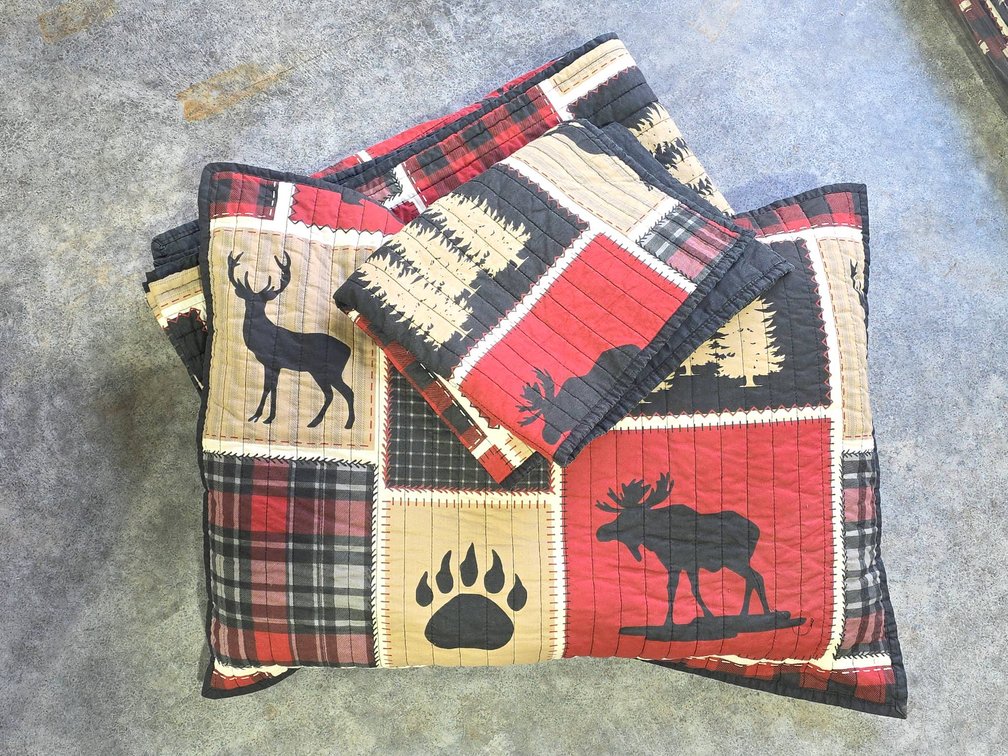 Twin-Sized Lodge-Themed Quilt With Moose, Bear, Deer, and Pine Patchwork, Two Pillowcases, and One Pillow