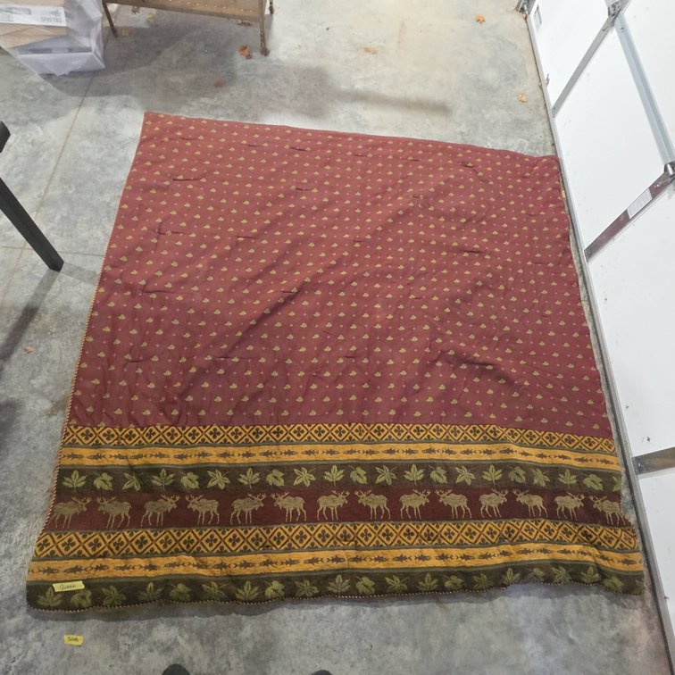 Queen Comforter With Wildlife and Maple Leaf Motif, Soft Salmon Mousse Color, 92x90 In, Floral Accents