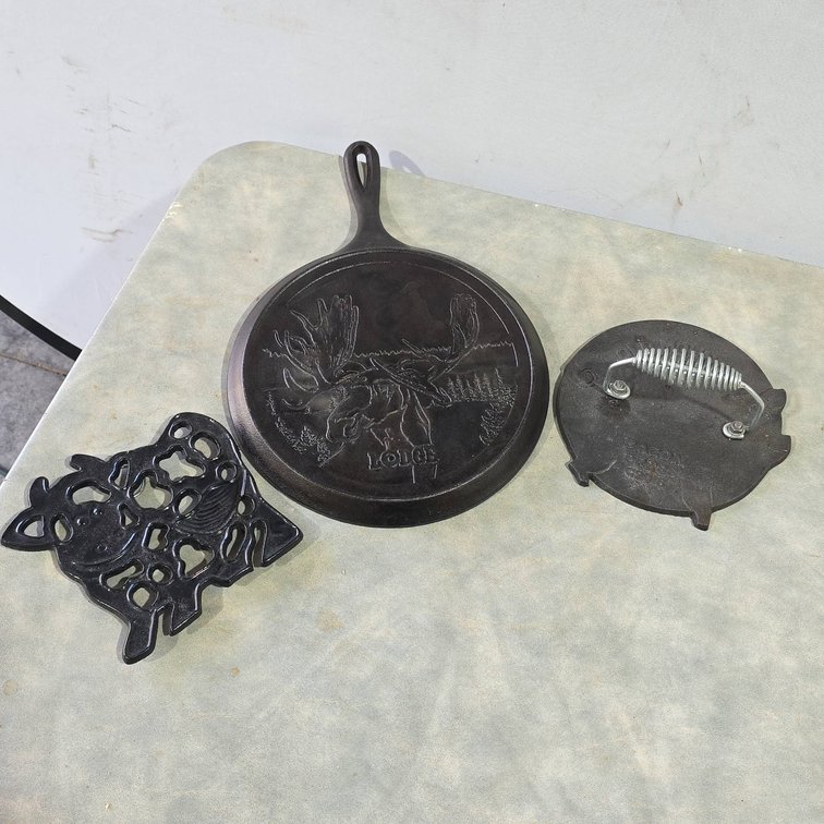 Cast Iron Lot: Old Mountain Bacon Press, Lodge 10.5-Inch Moose Griddle, Cow-Shaped Trivet Included