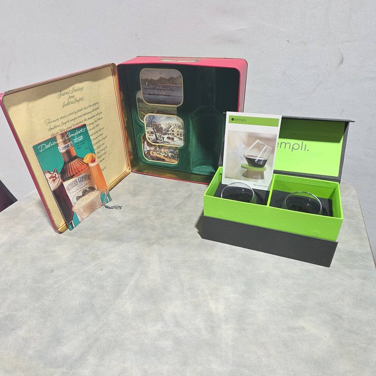 Southern Comfort Christmas Commemorative Decorative Tin With 10 Coasters, Sempli Cupa Rocks Glass Set