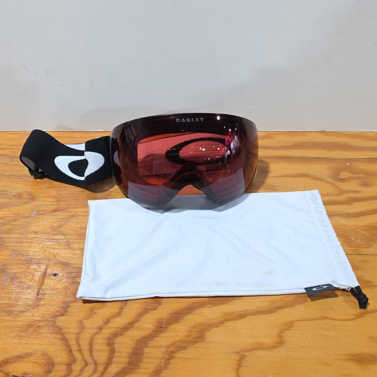 Oakley Ski and Snowboard Goggles With Adjustable Strap and Branded Carry Bag