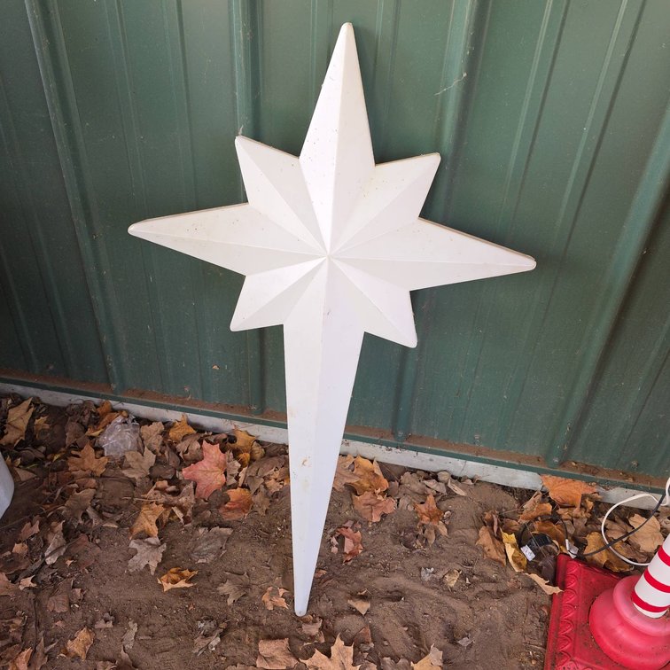 1993 Union Products Plastic North Star Outdoor Decoration, Notable Cracks, Light Mount Holes