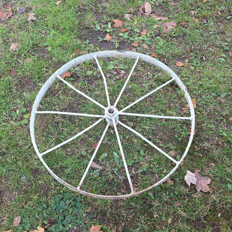Metal Wagon Wheel with 30" Diameter and Multiple Spokes