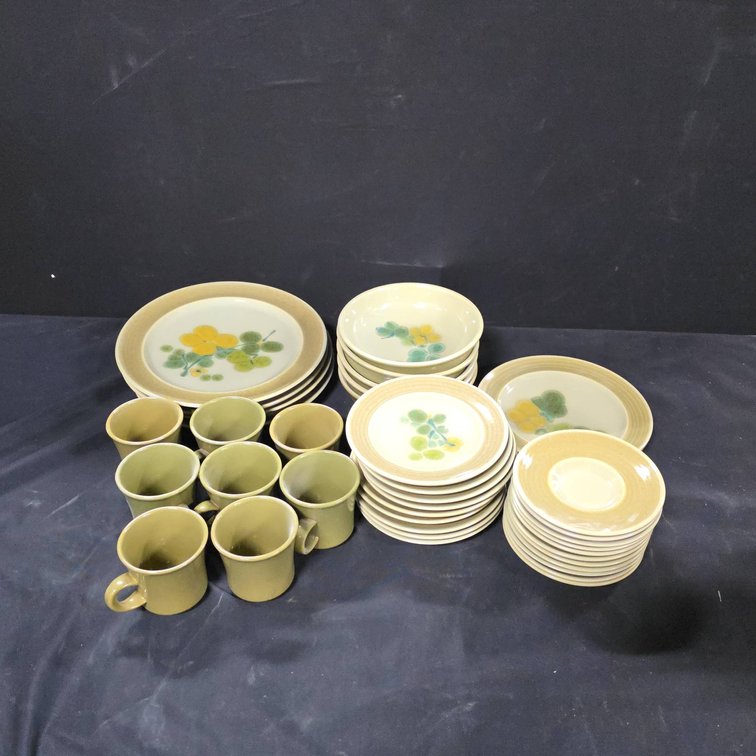 Franciscan Earthenware Cartmenware Dinnerware Set, Approx. 39 Pieces