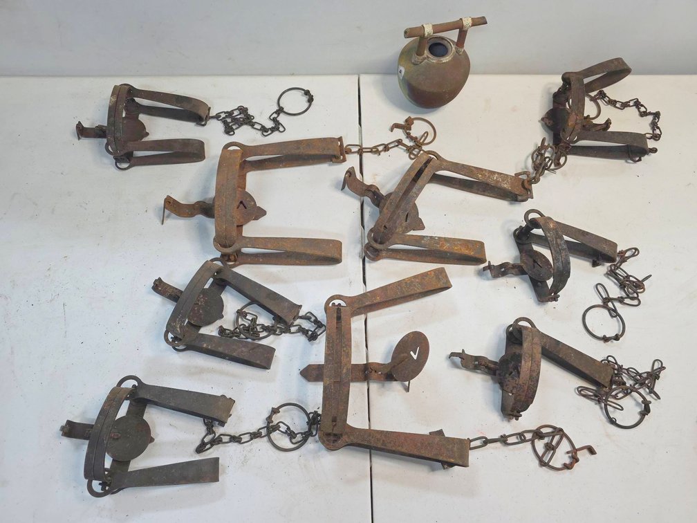 9 Iron Animal Traps with Chains and Ceramic Bait Container, Early Hunting and Trapping Tools