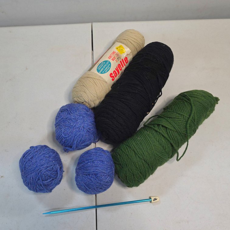 Yarn Lot With Six Portions in Various Colors Plus Susan Bates 5mm US 8 Single Knitting Needle
