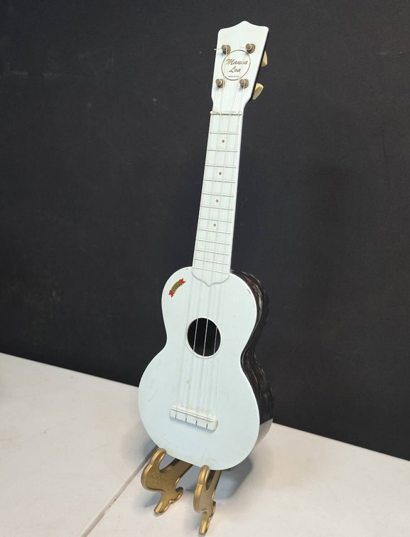 Maui Loa All Plastic Ukulele Souvenir of Las Vegas