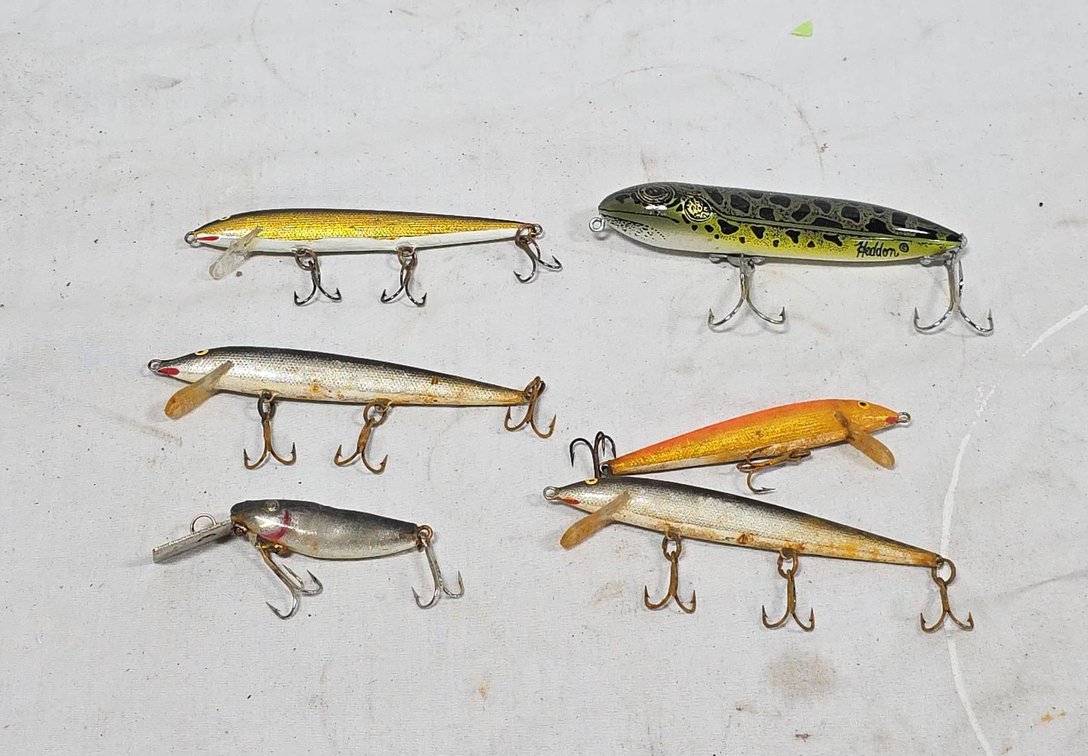 6 Fishing Lures Including Rapala and Heddon, 4.5 Inch Longest