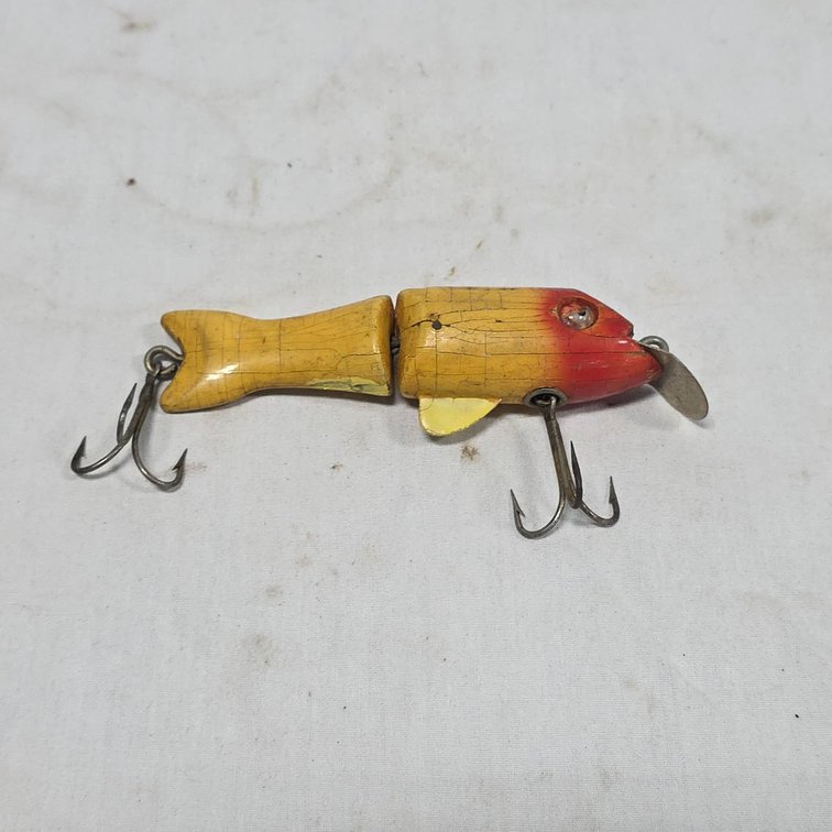 Shakespeare Wooden Jointed Fishing Lure, Glass Eyes, Metal Lip, 4 Inch Length