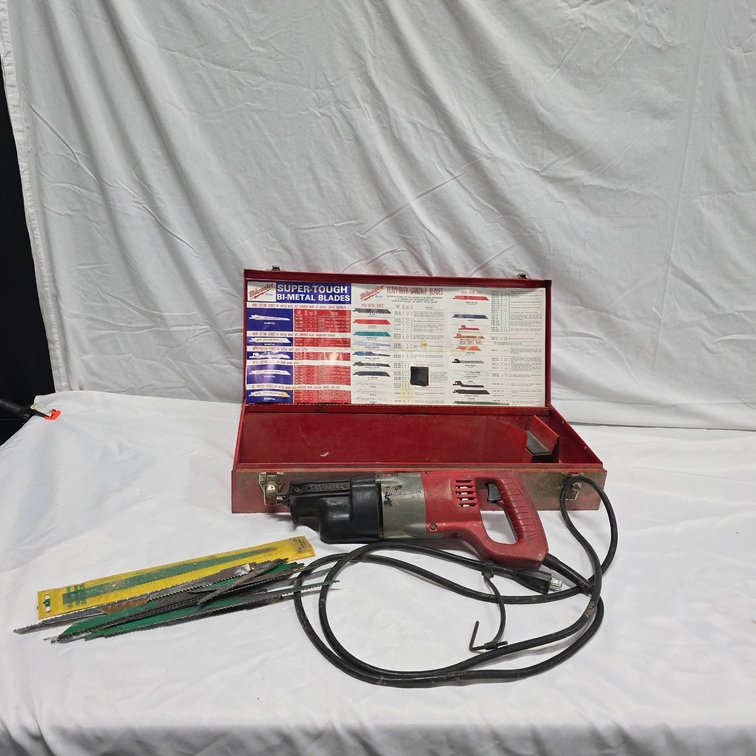 Milwaukee Sawzall Heavy Duty 4 Amp Reciprocating Saw With Blades