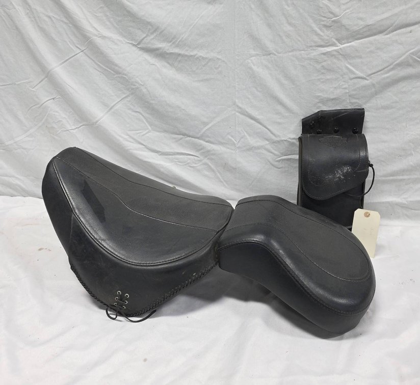 Harley-Davidson Black Leather Motorcycle Seat with 29" x 15" Dimensions and Matching Bag