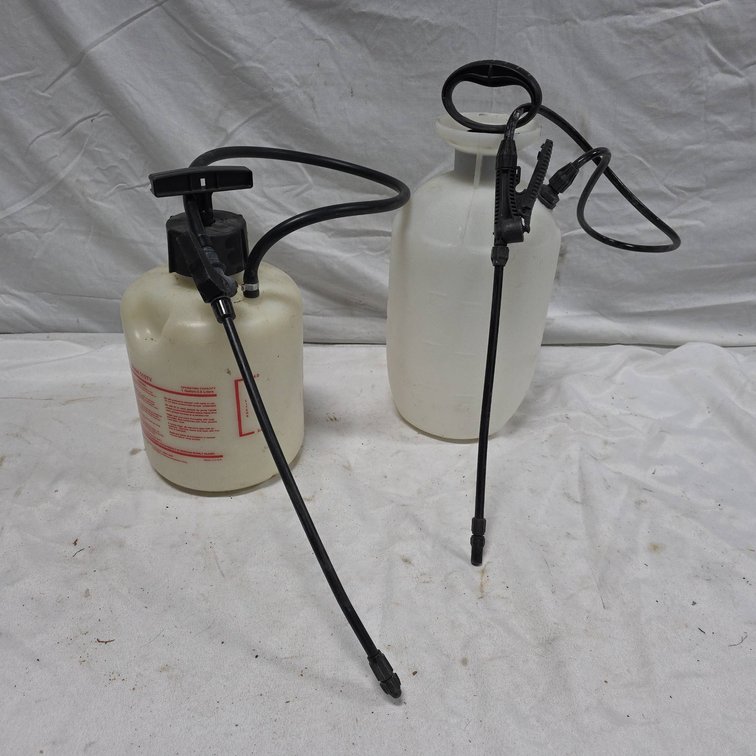 True Value 1-Gallon Pump Sprayer for Weed Killer and 2-Gallon Unmarked Sprayer