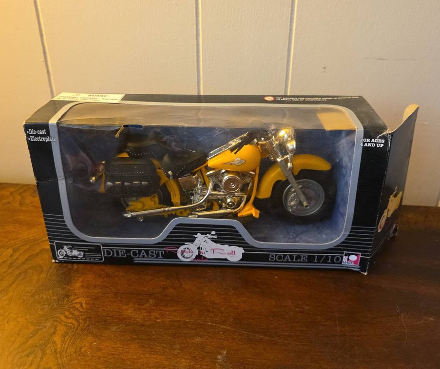 Matrix Rock n Roll Die-Cast Motorcycle Model 1/10 Scale Yellow Collector's Edition
