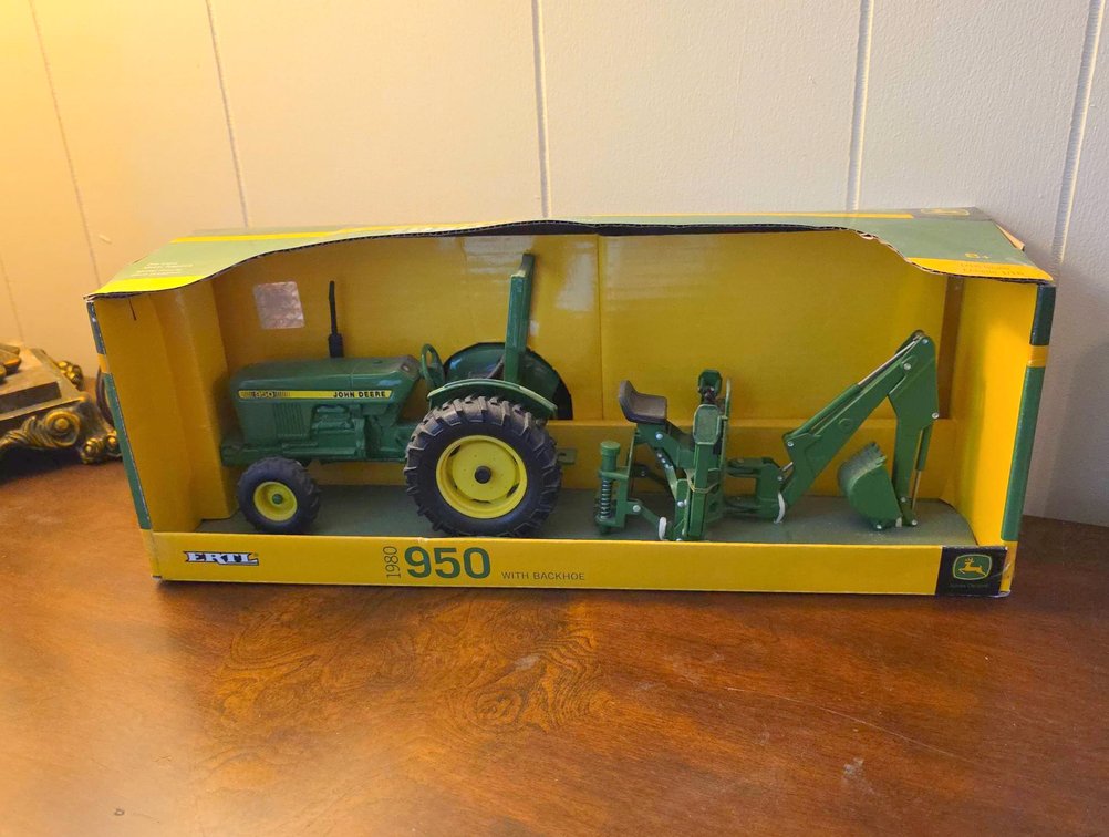 ERTL John Deere 1980 950 Tractor With Backhoe 1/16 Scale Die-Cast Metal Replica