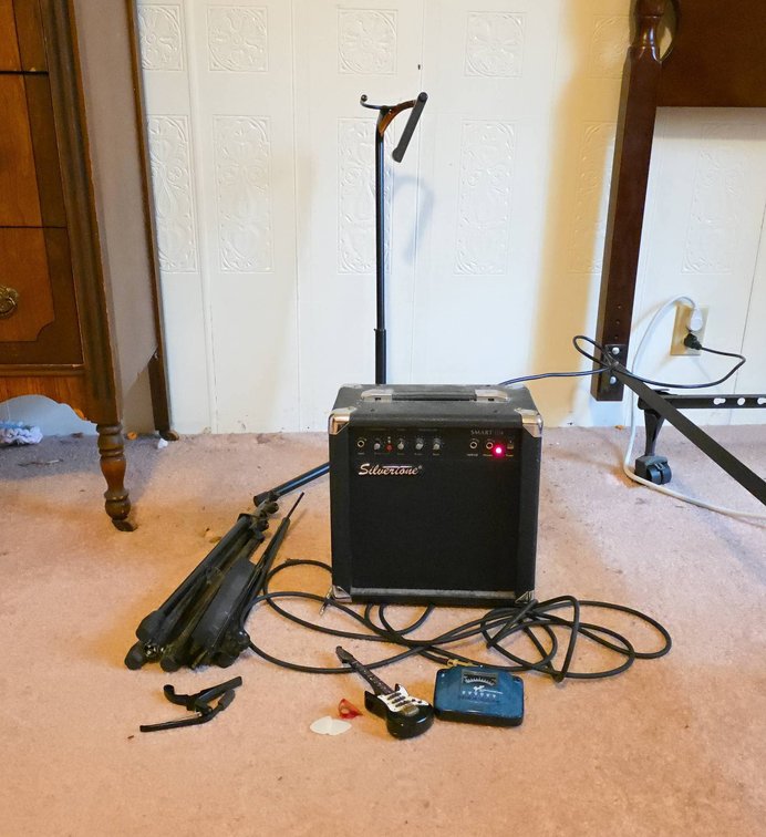 Silvertone Smart III S Guitar Amp with Music Stand, Fender Tuner, Picks, etc