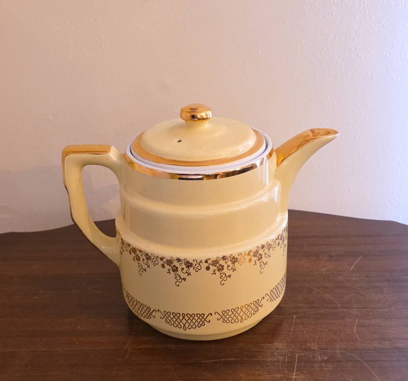 Hall Superior Quality Kitchenware Teapot with Gold Trim, Made in USA, 7" Tall