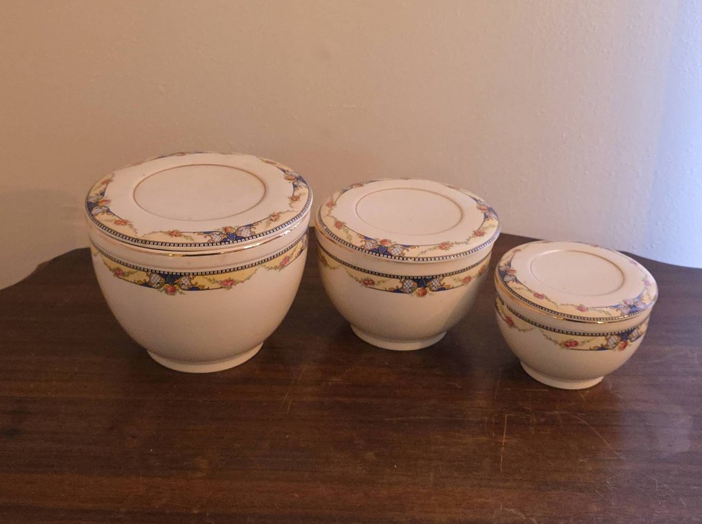 Universal Cambridge Set of Three Nesting Bowls With Lids, Floral Band