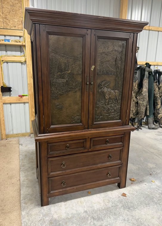 Klaussner Dick Idol Cabinet Wardrobe