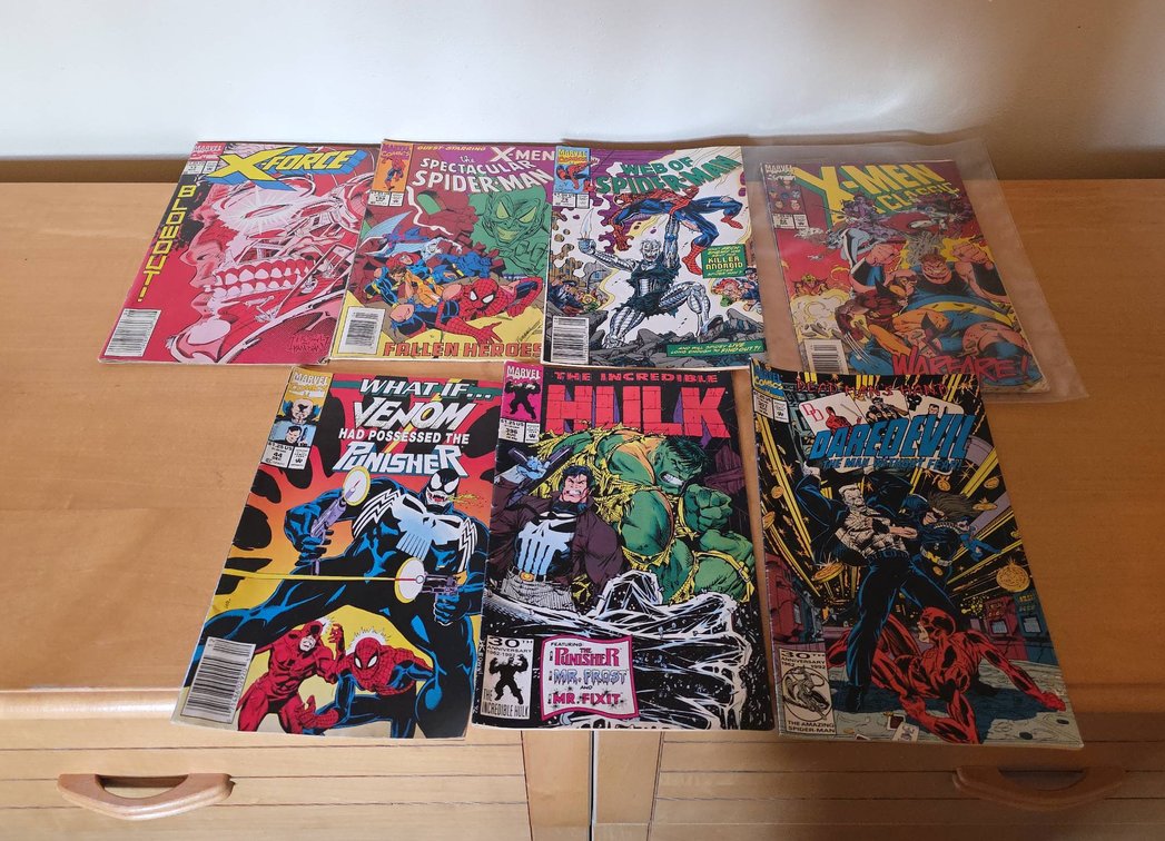Marvel Comic Books Group of 7 Including X-Men, Spider-Man, Hulk, Daredevil, Venom, X-Force, Web of Spider-Man