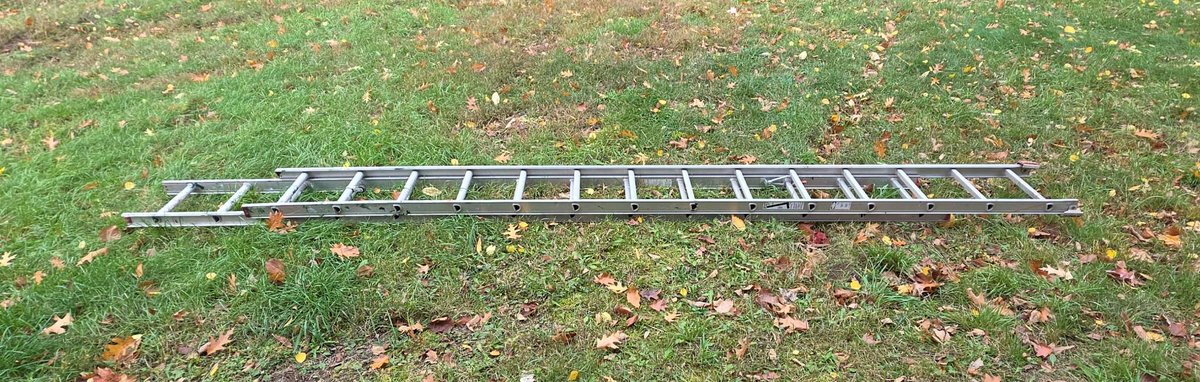 Werner Saf-T-Master D1128-2 Type III 28 ft Aluminum Extension Ladder, 200 lb Household Duty