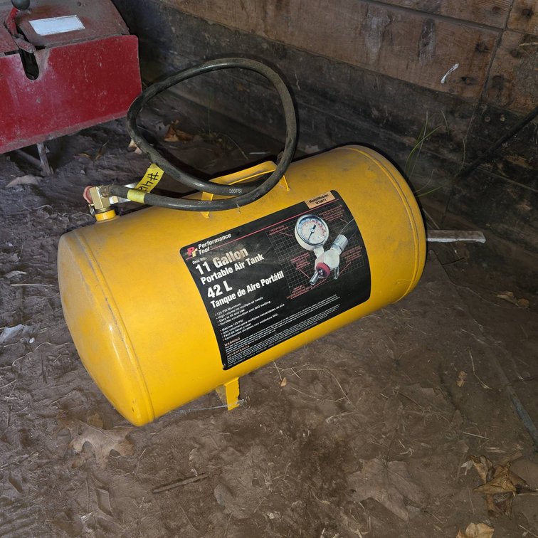Performance Tool 11 Gallon Portable Air Tank 42L with Pressure Gauge and Hose