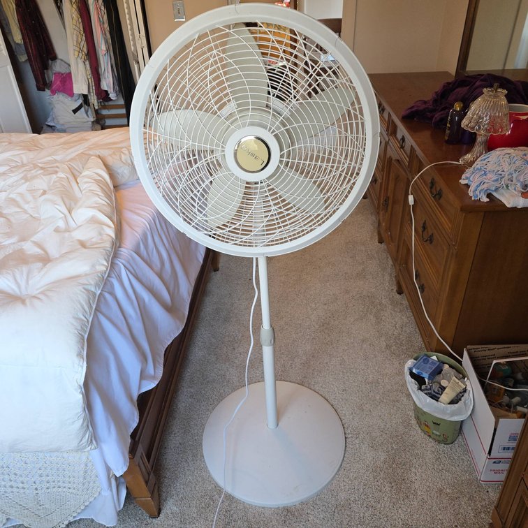 Lasko 3 Speed Oscillating 20-Inch Fan, Adjustable Height, Tested and Working