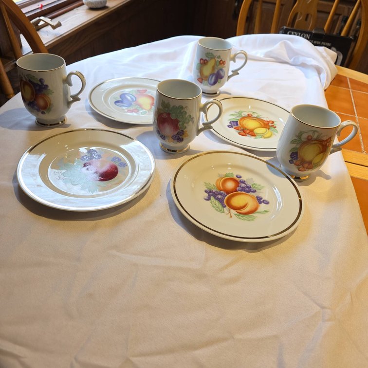 Royalton China Co. Fine China Translucent Porcelain Fruit Motif Plates and Mugs Set (8 Pieces)