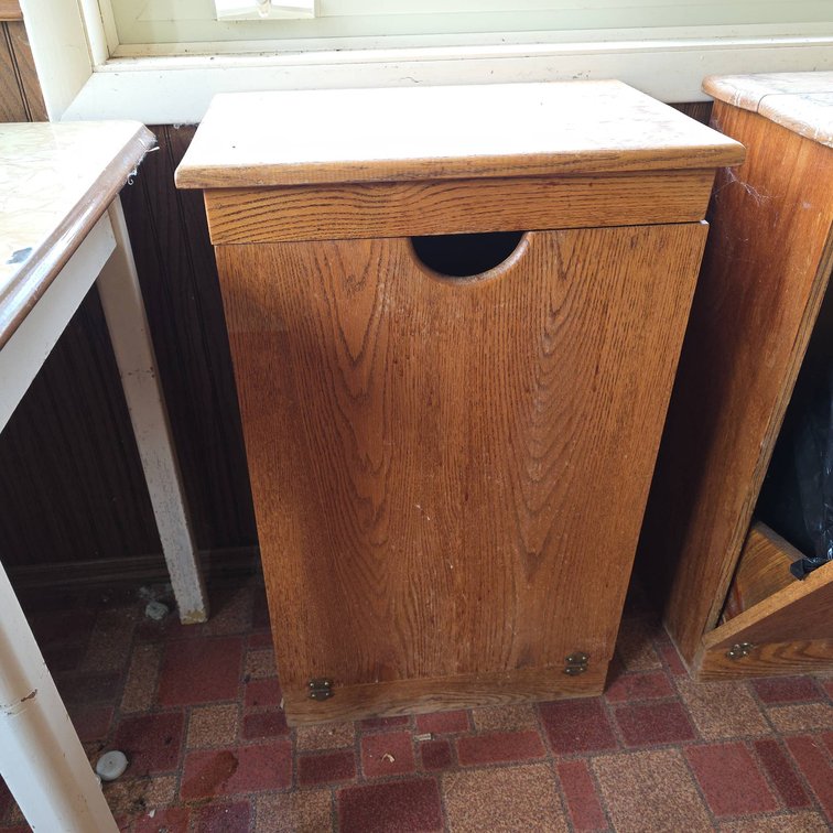 Wooden Garbage Can Cabinet With Solid Wood Construction, Hardboard Backing, Includes Black Bin