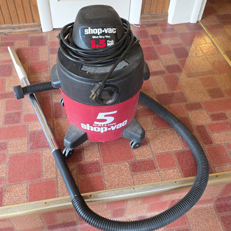 Shop-Vac 5 Gallon 1.5 Peak HP Wet/Dry Vacuum With Hose, Attachment, Tested Working