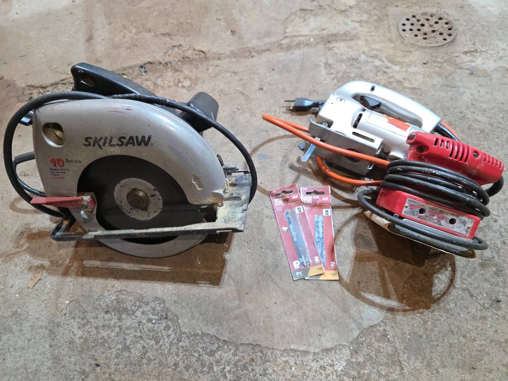 Skilsaw 7 1/4" Circular Saw 10A, Black & Decker Jigsaw, Milwaukee 6016 Finishing Sander, Extra Blades