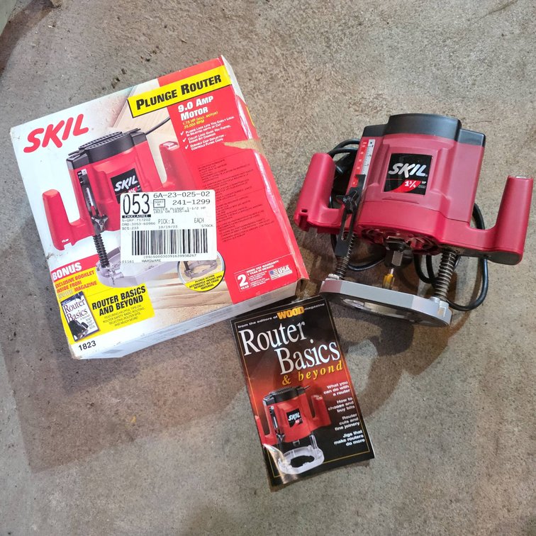Skil Plunge Router 9.0 Amp 25,000 RPM With Mostly Complete Bit Set and "Router Basics & Beyond" Booklet