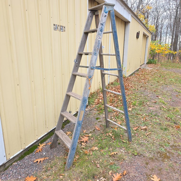 Gogebic Mechanical Inc. 7 Foot Wooden Step Ladder with Reinforced Bracing and Metal Hardware