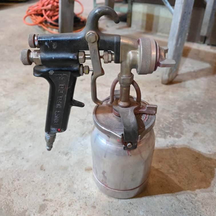 Binks Model 620 Paint Spray Gun with Metal Drip Proof Reservoir, Made in USA, Marked 3650 Nozzle