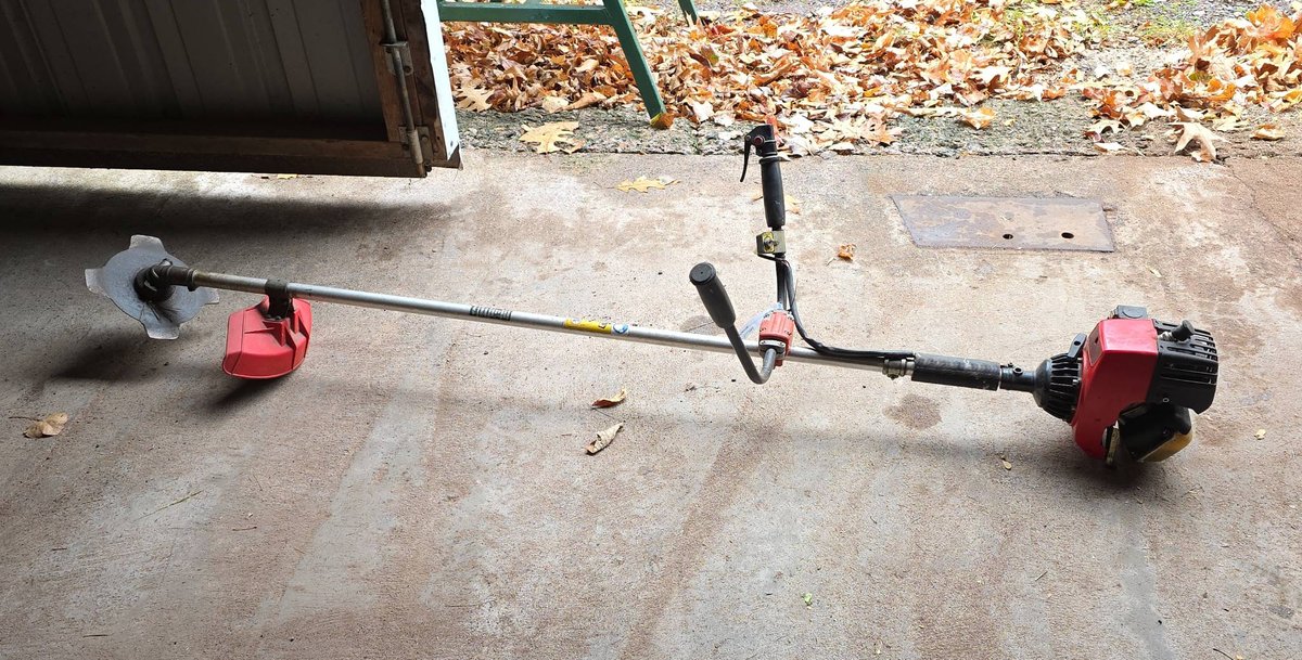 Gas String Trimmer/Brush Cutter with Service Tag, No Choke, Unable to Start