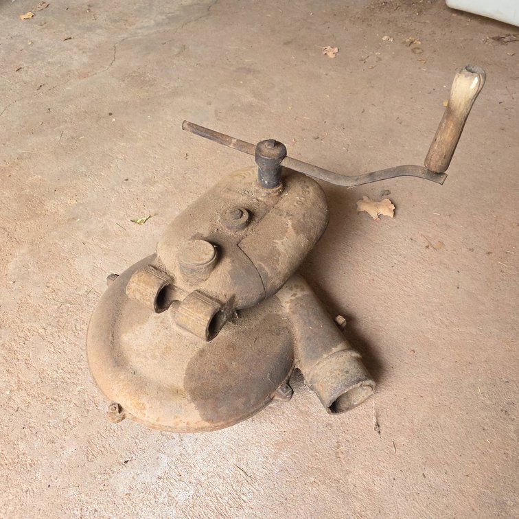 Buffalo 14-Inch Model 200 Silent Mechanical Bellows With Hand Crank and Cast Iron Housing
