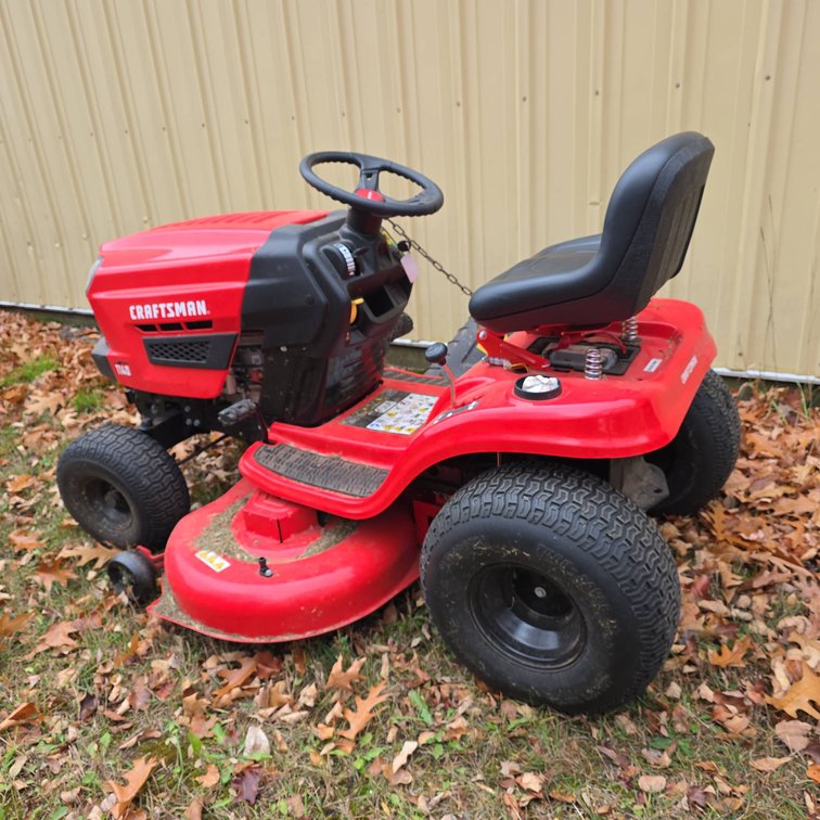 Craftsman T140 Riding Lawn Mower, 547cc Engine, Hydrostatic Drive, Side Discharge